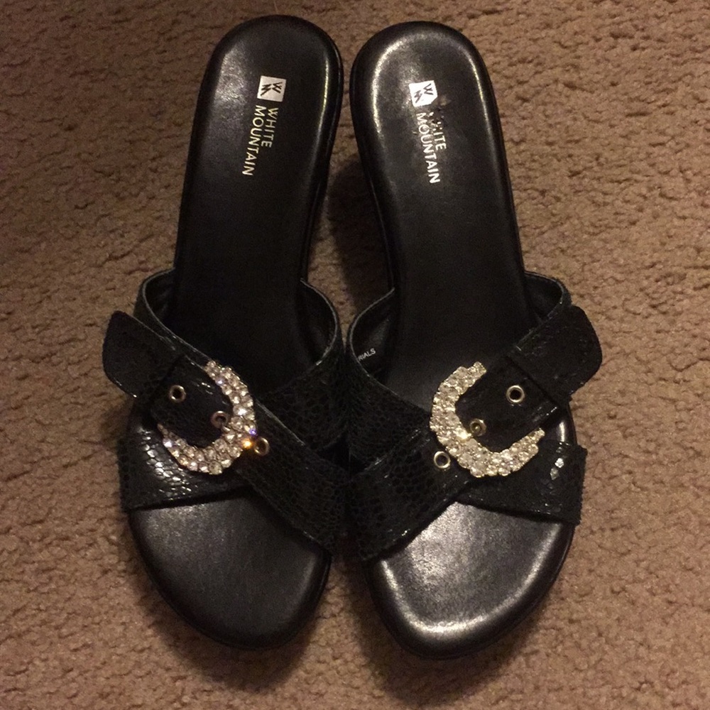 Black comfortable sandal